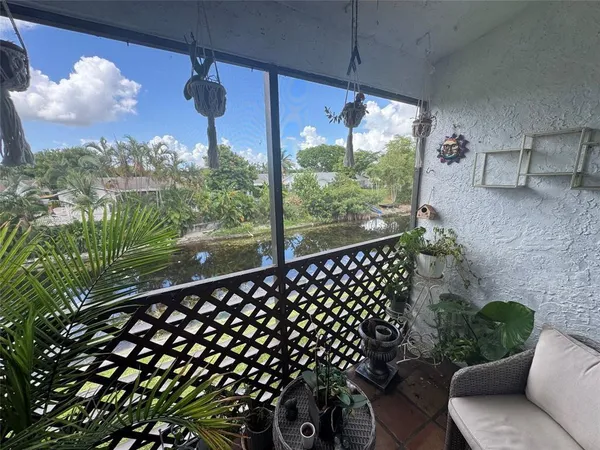 $250,000 | 715 Gardens Drive, Unit 203, Pompano Beach, FL 33069