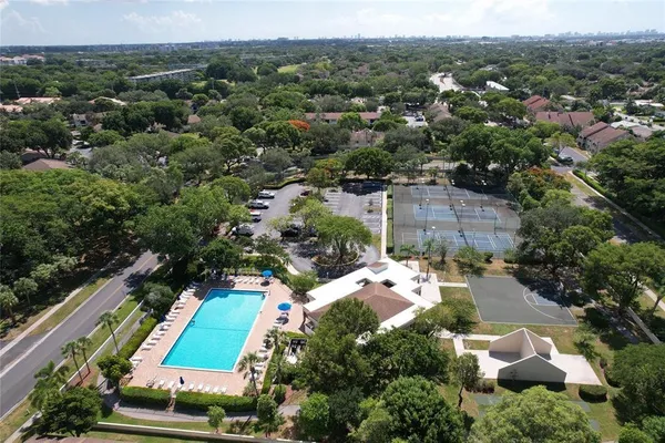 $250,000 | 715 Gardens Drive, Unit 203, Pompano Beach, FL 33069