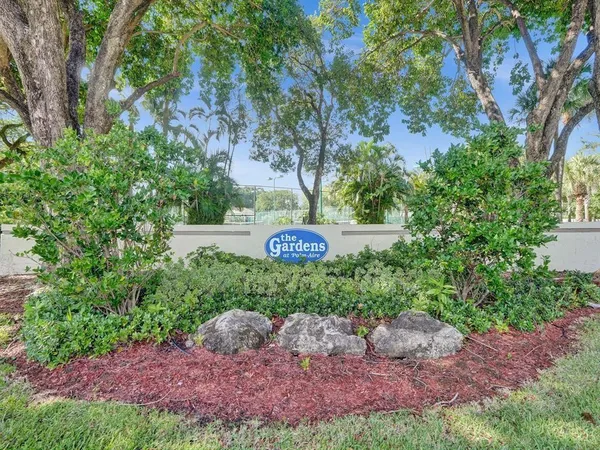 $250,000 | 715 Gardens Drive, Unit 203, Pompano Beach, FL 33069
