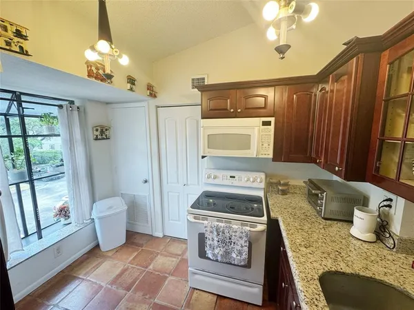 $250,000 | 715 Gardens Drive, Unit 203, Pompano Beach, FL 33069