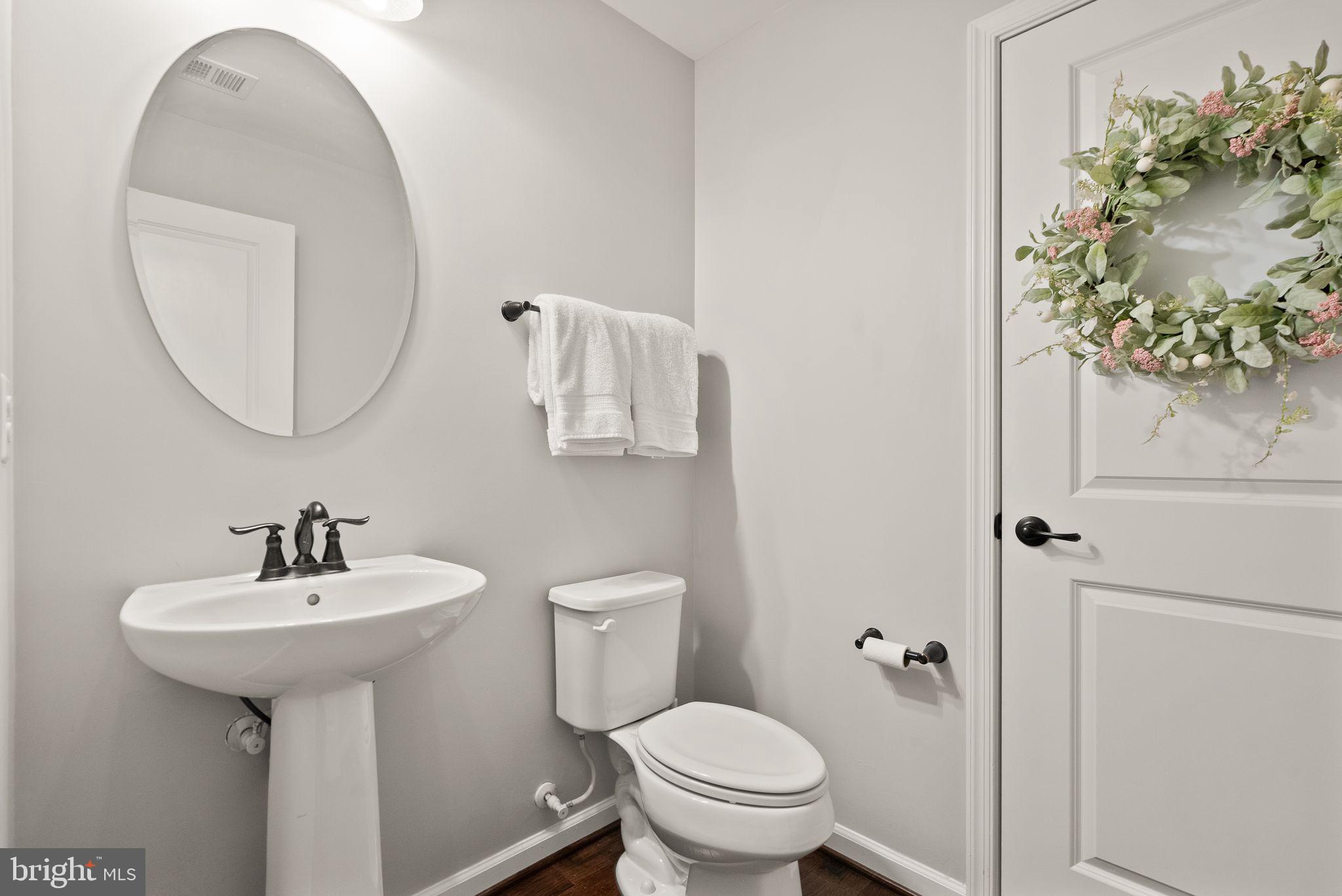 43405 Charitable Street Ashburn, VA 20148 - Photo 7 of 44 a bathroom with a sink toilet and a mirror
