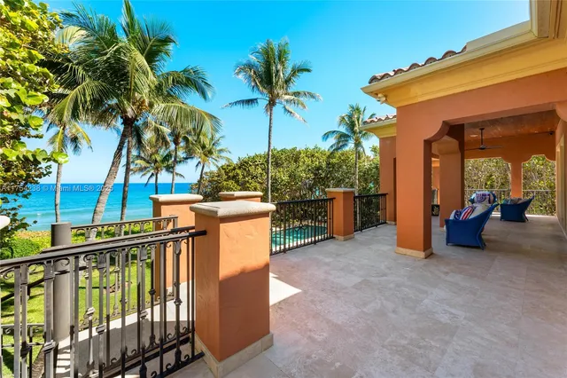 a view of an entryway with furniture