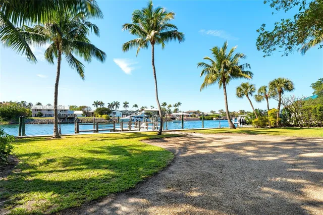 $30,000,000 | 1091 Hillsboro Mile, Hillsboro Beach, FL 33062