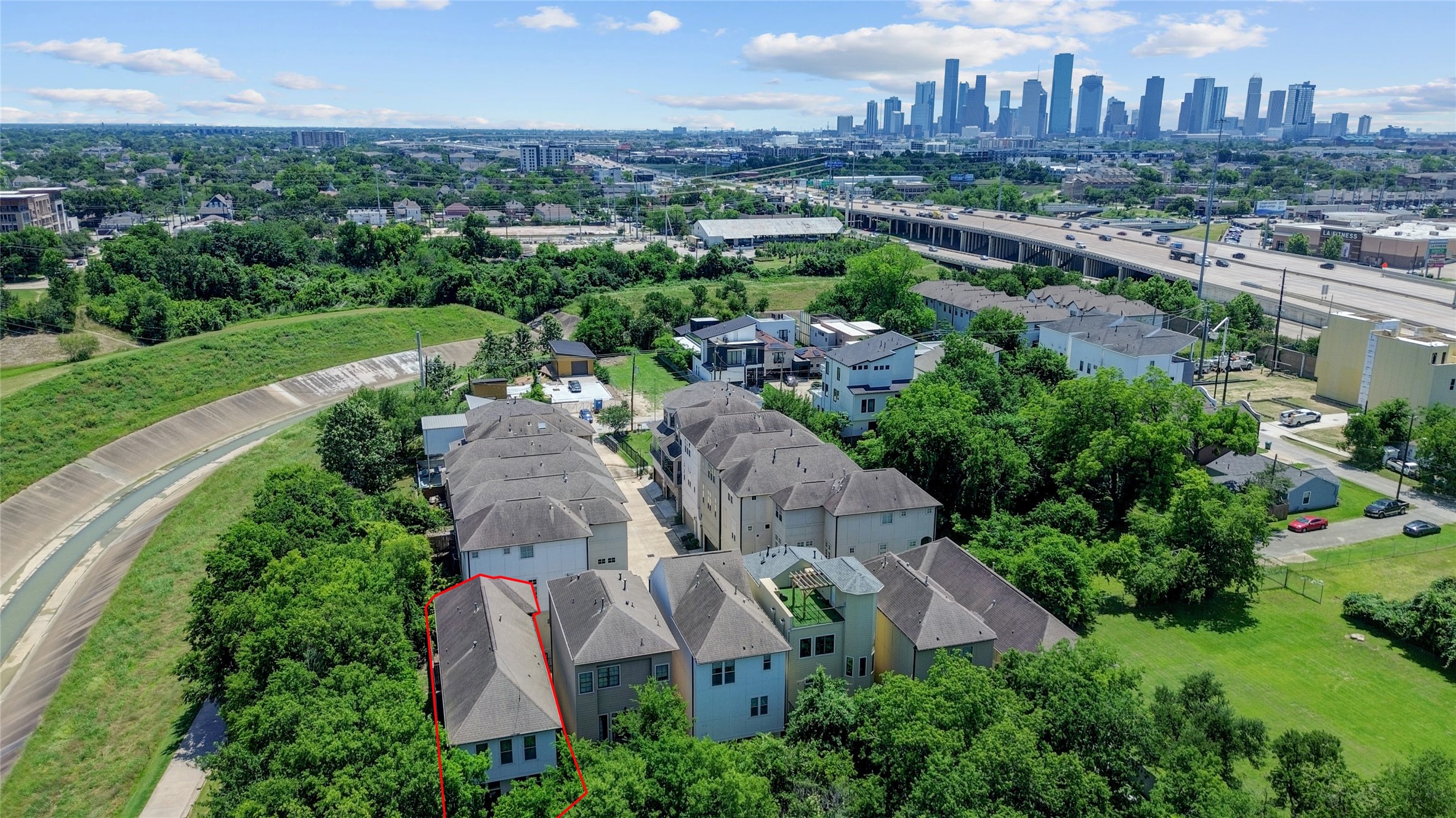 4124 Bonner View Lane Houston, TX 77007 - Photo 4 of 31 Nestled in a prime location with easy access to the Heights, Memorial, Downtown, and EaDo, this home offers the perfect blend of urban convenience and nature's tranquility with direct access to Houston's scenic 22+ mile White Oak Bayou trail.