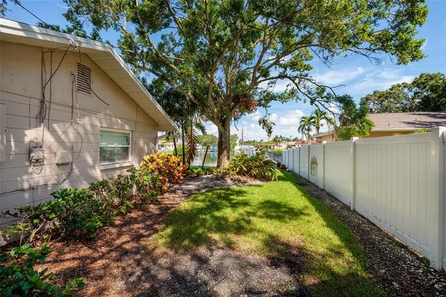 a view of a yard in front of house