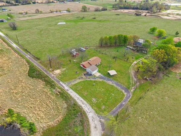 $1,600 | 411 County Road 3609, Edgewood, TX 75117