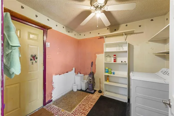 $1,600 | 411 County Road 3609, Edgewood, TX 75117
