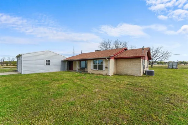 $1,600 | 411 County Road 3609, Edgewood, TX 75117