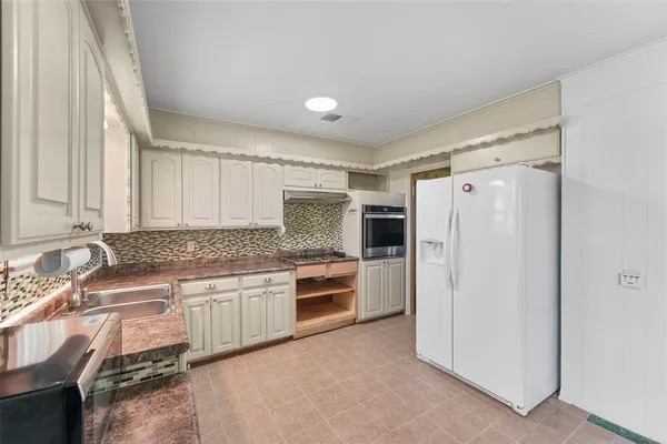 $1,600 | 411 County Road 3609, Edgewood, TX 75117