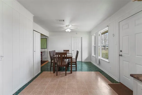 $1,600 | 411 County Road 3609, Edgewood, TX 75117