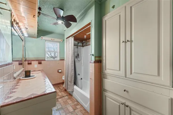 $1,600 | 411 County Road 3609, Edgewood, TX 75117