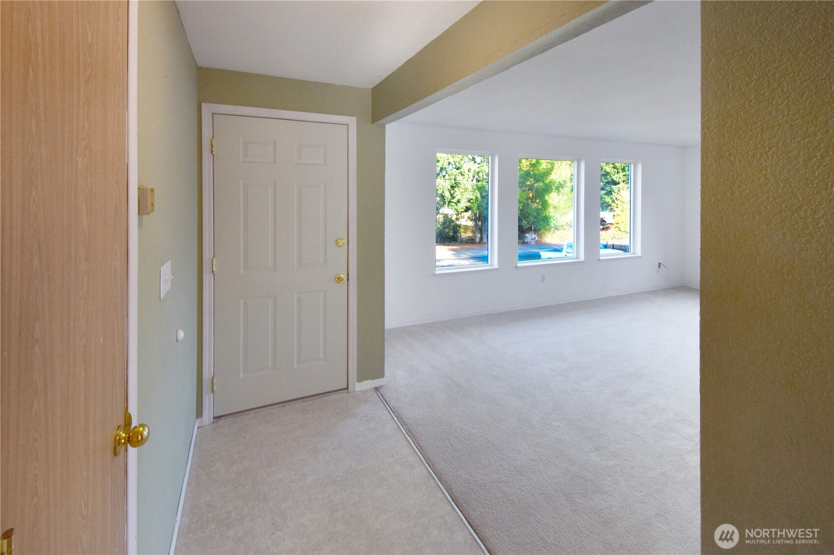 221 East 5th Street Union, WA 98592 - Photo 7 of 32 an empty room with windows