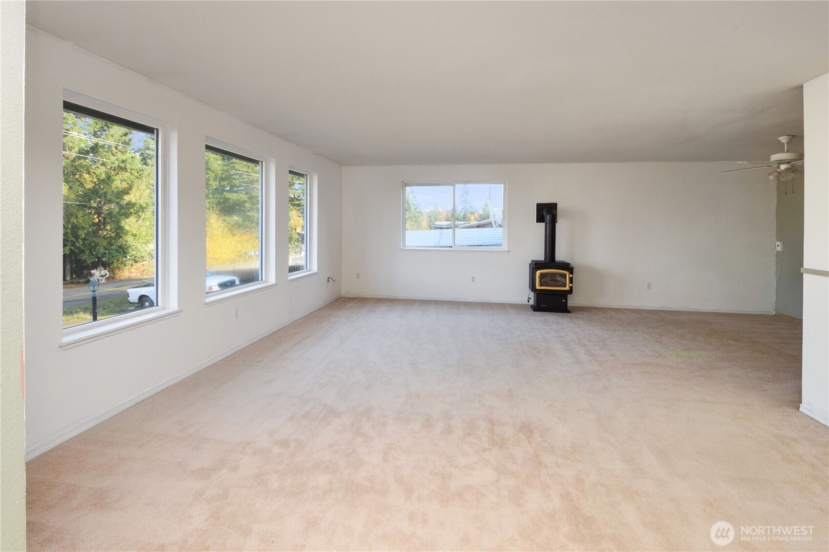 221 East 5th Street Union, WA 98592 - Photo 9 of 32 an empty room with windows