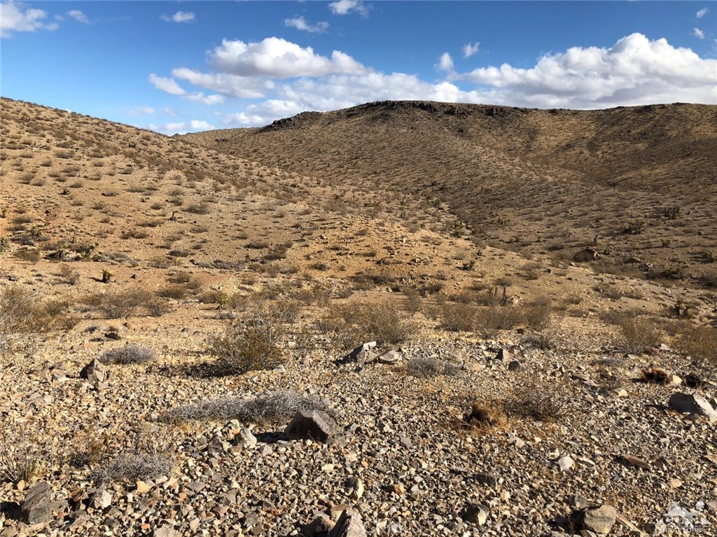 Cal Electric Road Barstow, CA 92311 - Photo 13 of 19 a view of a sky