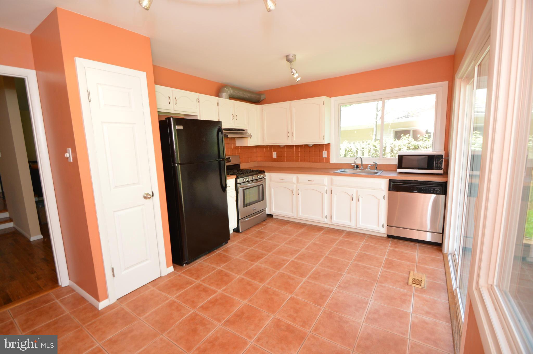 145 South Fox Road Sterling, VA 20164 - Photo 6 of 23 Kitchen