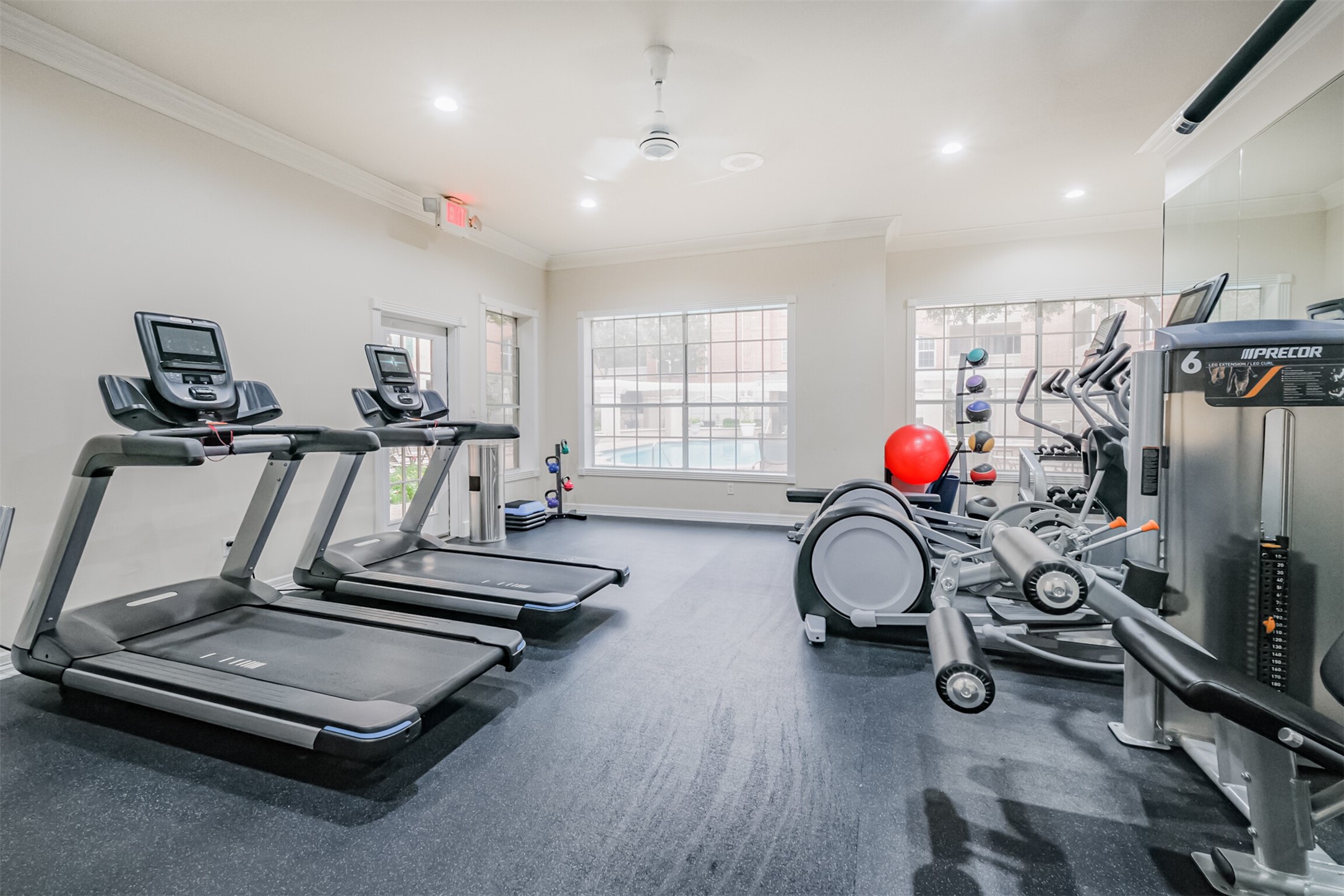 2111 Welch Street, Unit B304 Houston, TX 77019 - Photo 35 of 37 a view of a room with gym equipment