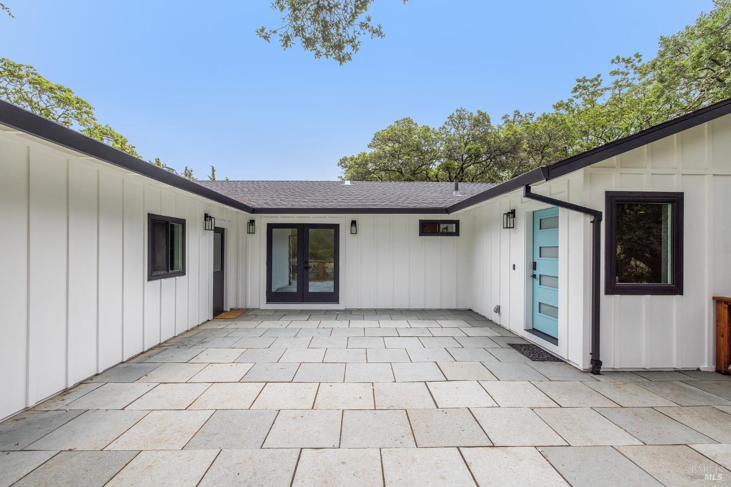 19129-19131 Spring Drive Sonoma, CA 95476 - Photo 15 of 29 an empty room with windows
