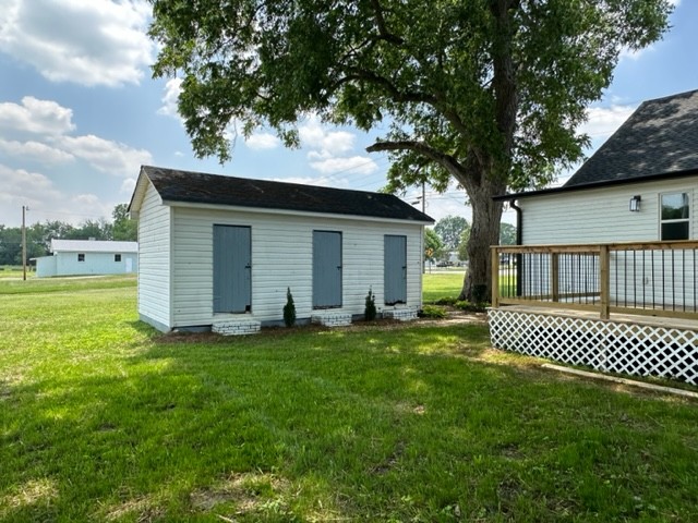 10267 Viola Road Morrison, TN 37357 - Photo 6 of 34 a front view of a house with a garden