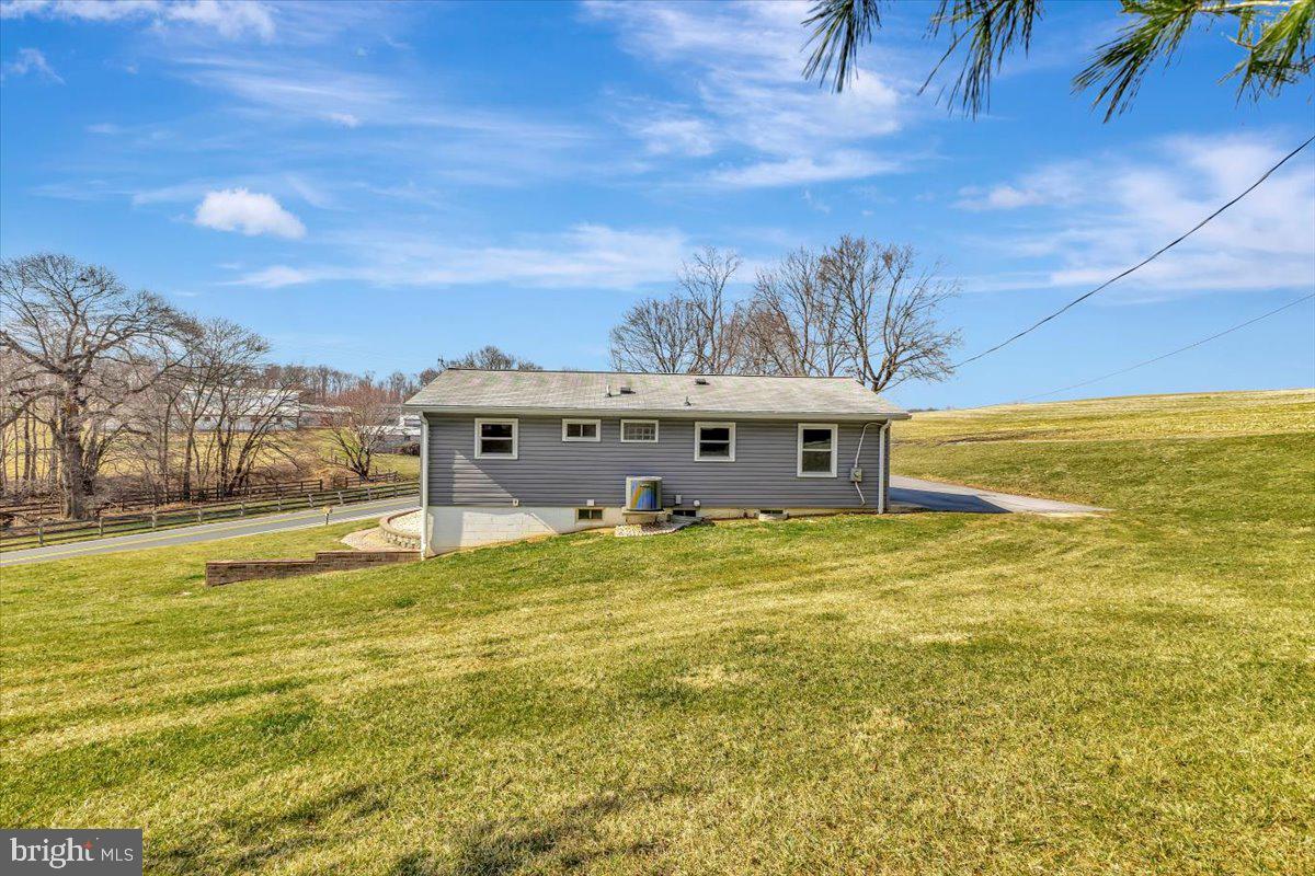 5705 Cabbage Spring Road Mount Airy, MD 21771 - Photo 6 of 37 Gallery Image 6