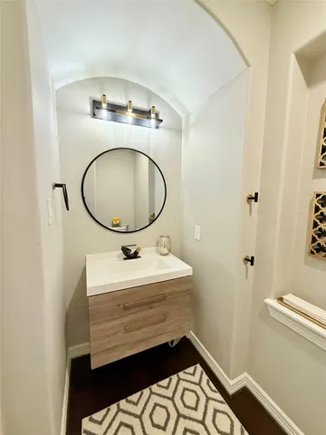 $4,900 | 5707 Avon Landing Lane, Sugar Land, TX 77479