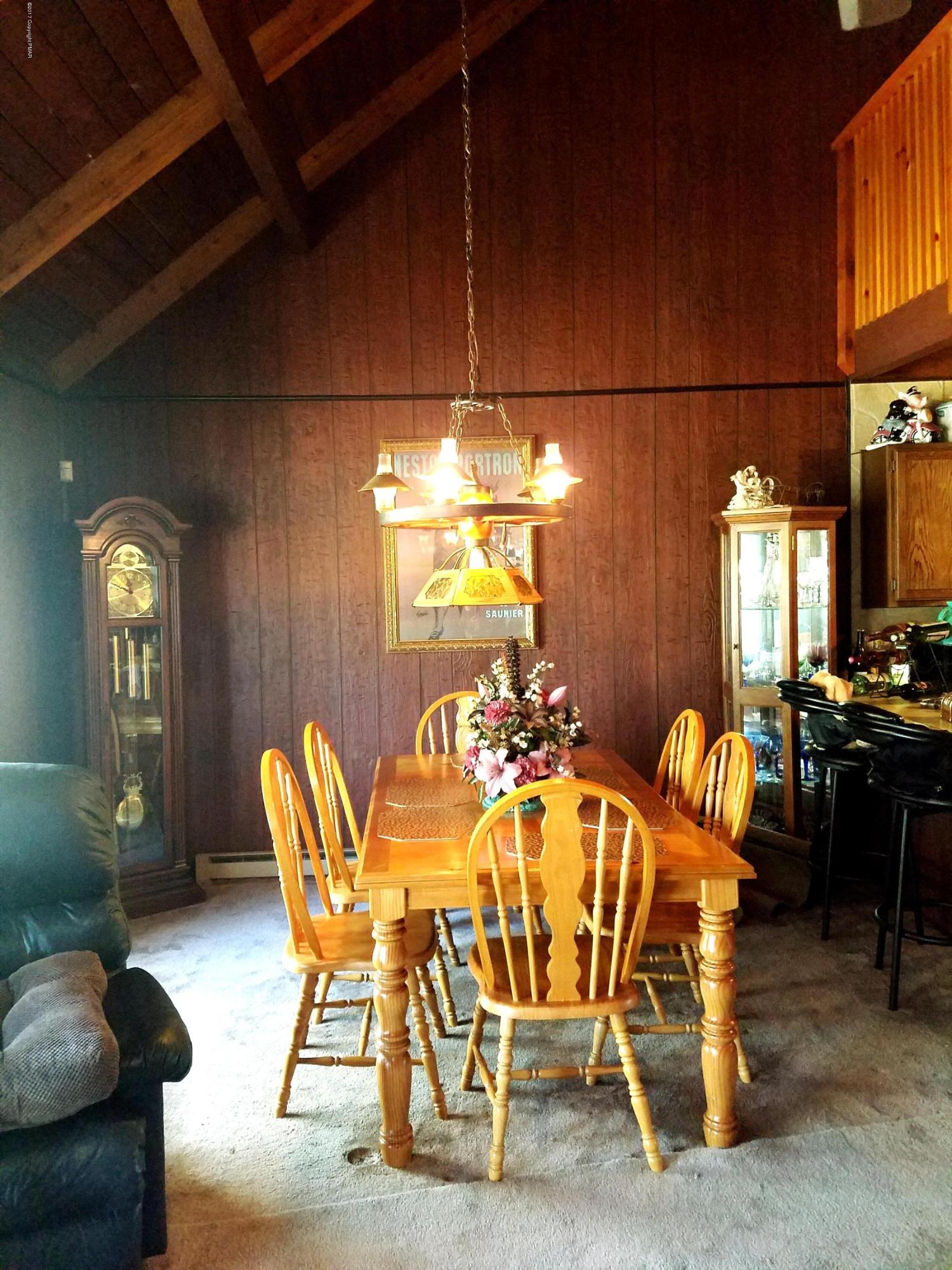 4525 Pine Ridge Drive West Bushkill, PA 18324 - Photo 11 of 29 Dining area