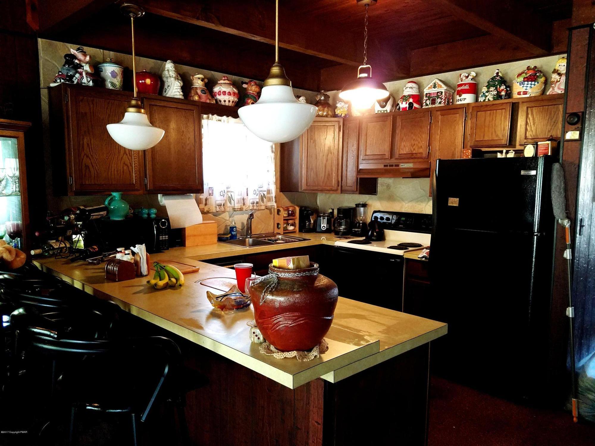 4525 Pine Ridge Drive West Bushkill, PA 18324 - Photo 25 of 29 Kitchen