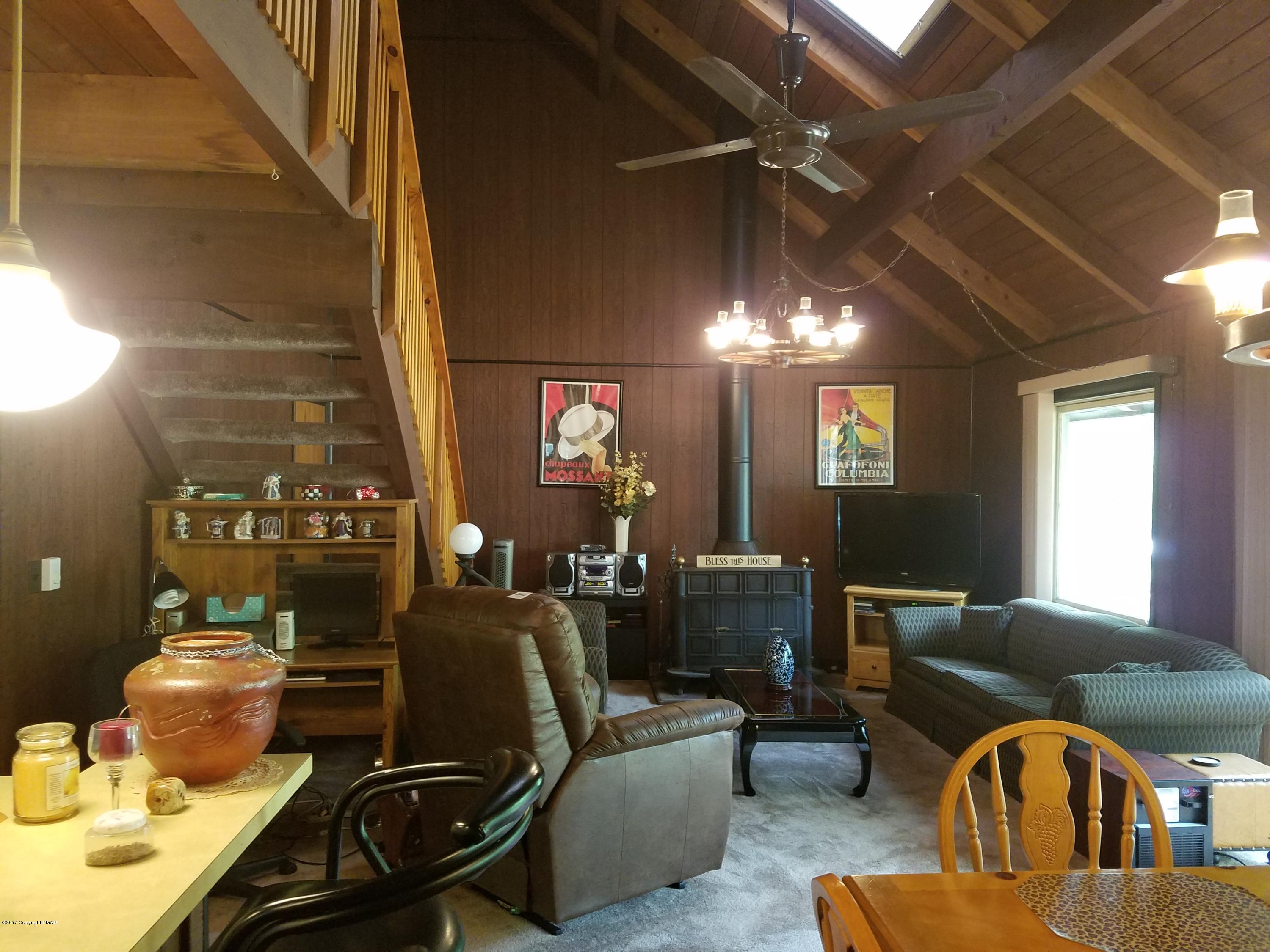 4525 Pine Ridge Drive West Bushkill, PA 18324 - Photo 3 of 29 20170620_150121