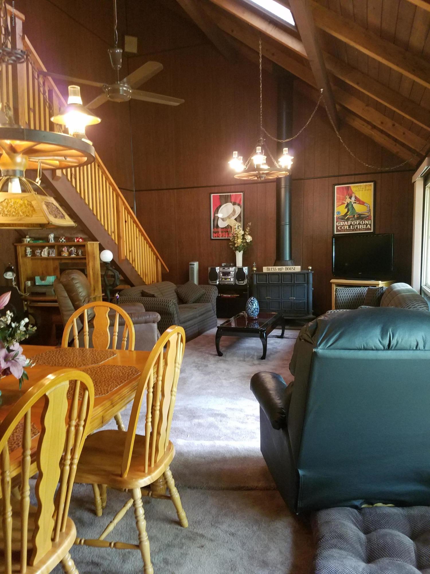 4525 Pine Ridge Drive West Bushkill, PA 18324 - Photo 4 of 29 20170620_150136