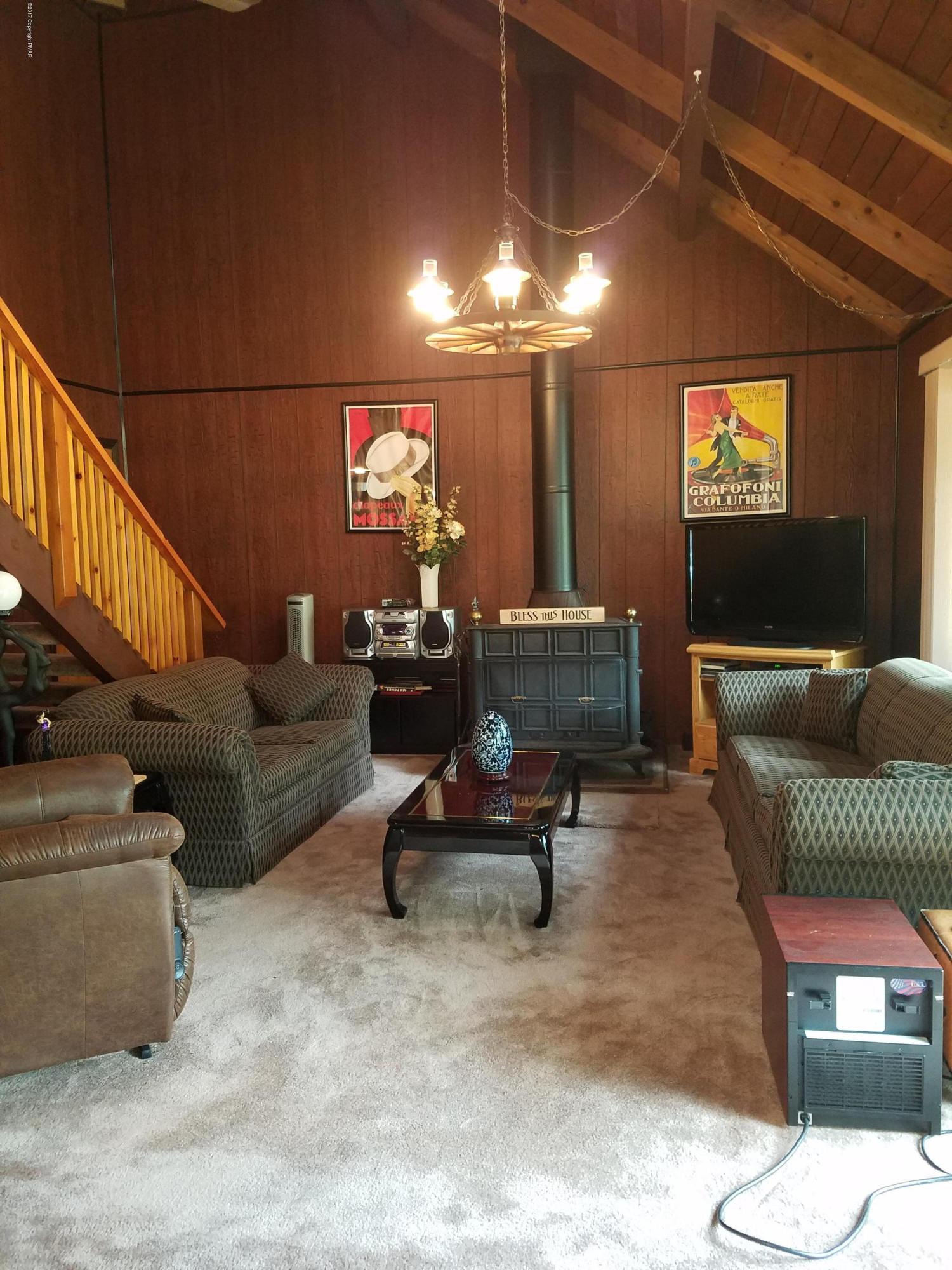 4525 Pine Ridge Drive West Bushkill, PA 18324 - Photo 7 of 29 20170620_150547