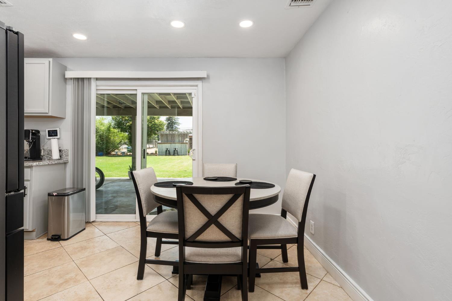 4613 West Andrews Fresno, CA 93722 - Photo 13 of 35