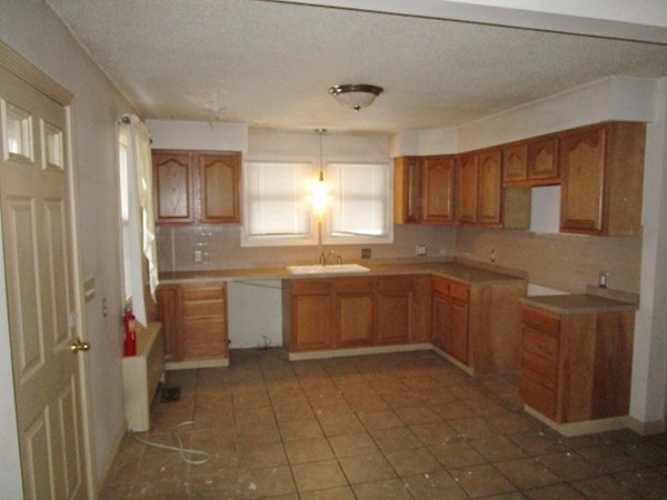 51 Edgemere Road Pawtucket, RI 02861 - Photo 9 of 14 Gallery Image 9