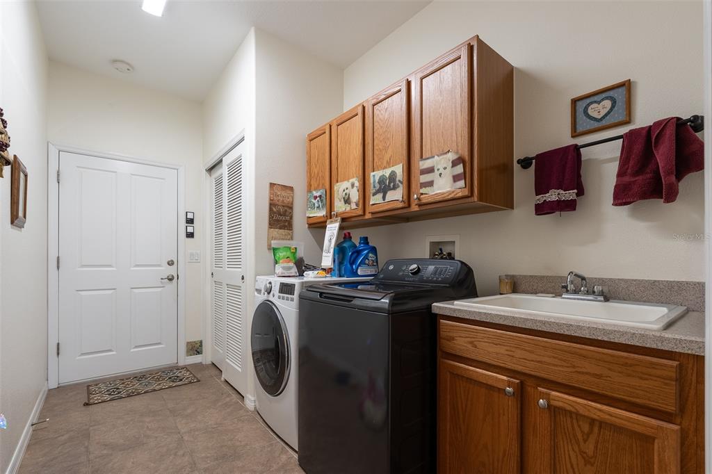 15969 Southwest 14th Avenue Road Ocala, FL 34473 - Photo 33 of 46 a view of a sink and a washer dryer