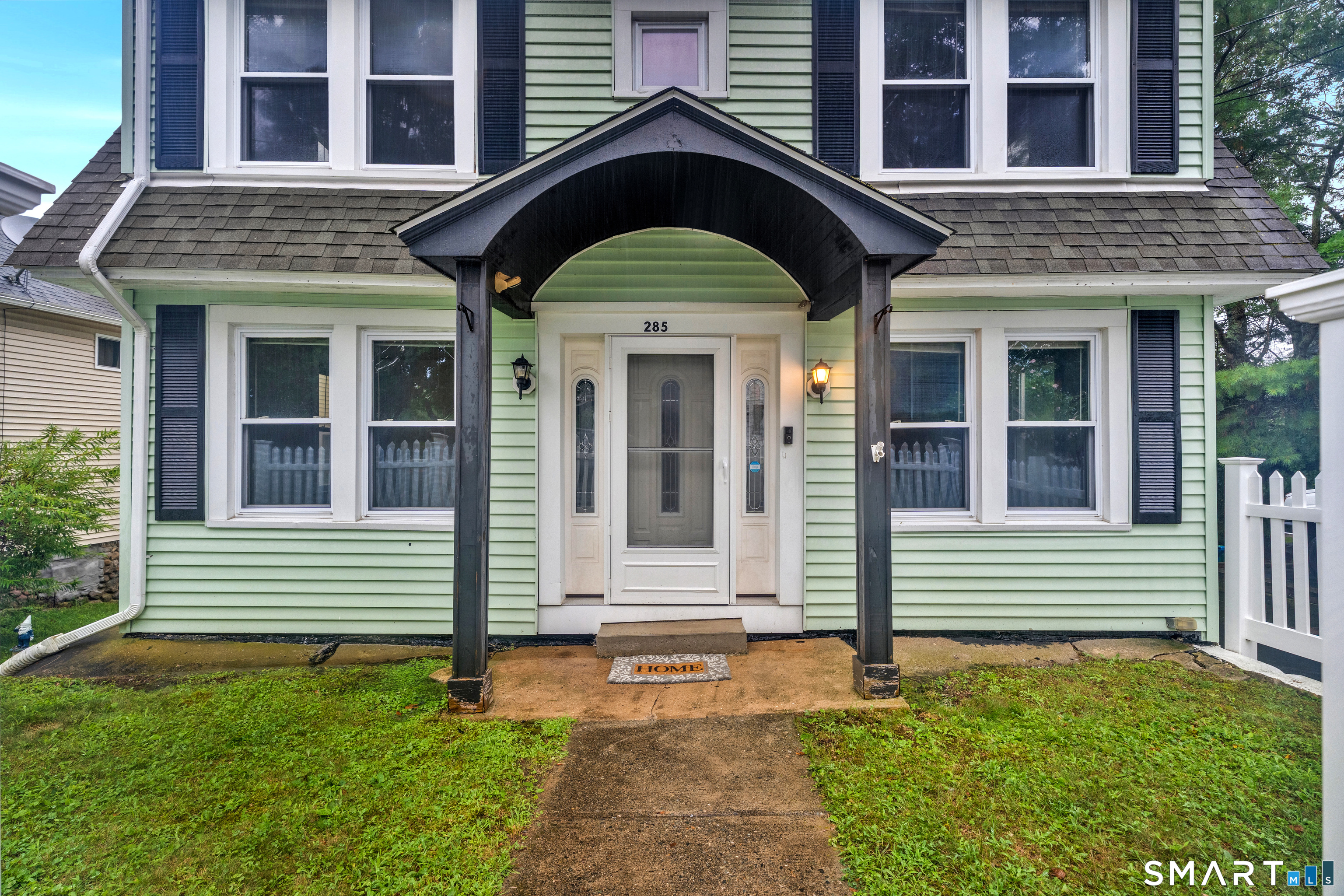285 Niantic River Road Waterford, CT 06385 - Photo 2 of 40 Gallery Image 2