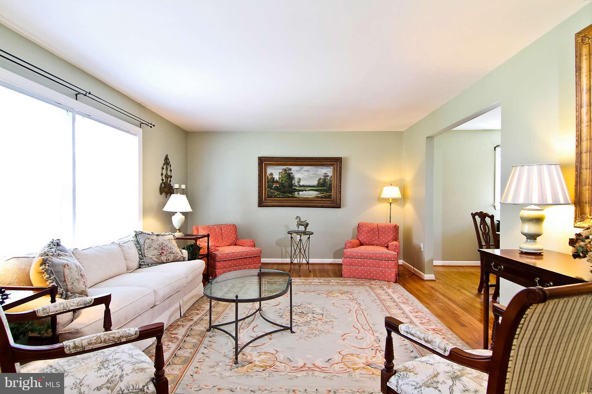 6511 Winnepeg Road Bethesda, MD 20817 - Photo 2 of 30 Living Room