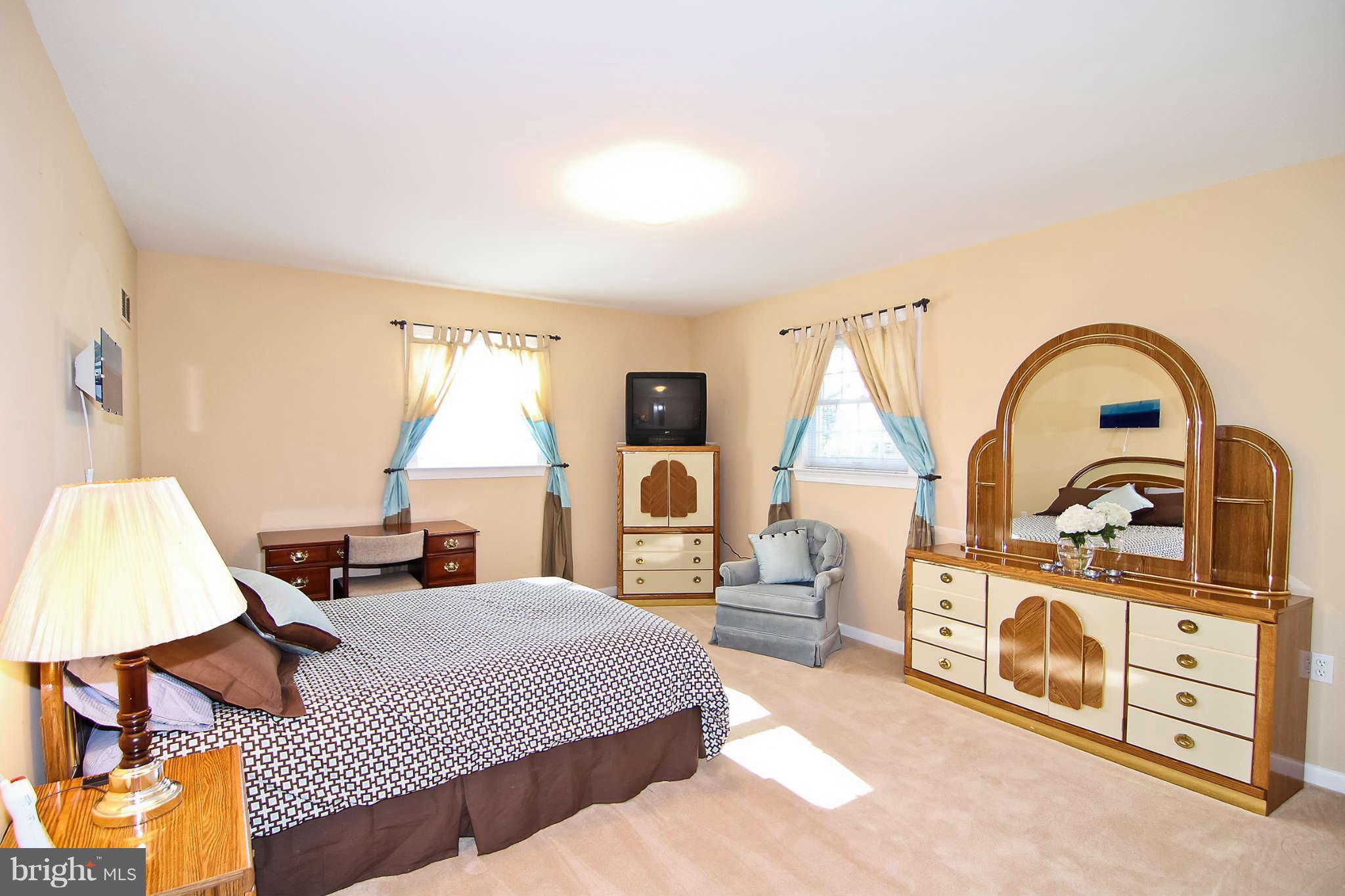 6511 Winnepeg Road Bethesda, MD 20817 - Photo 21 of 30 Bedroom
