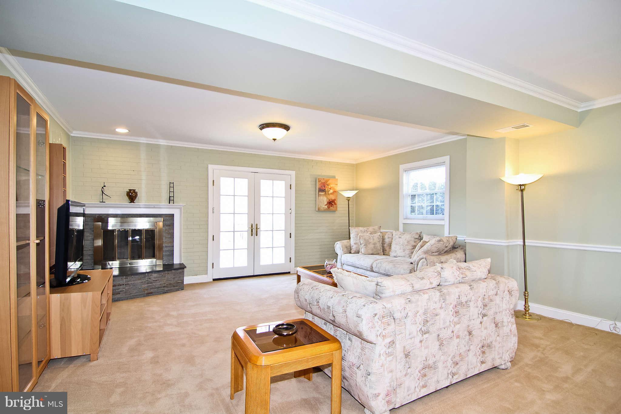 6511 Winnepeg Road Bethesda, MD 20817 - Photo 24 of 30 Family Room