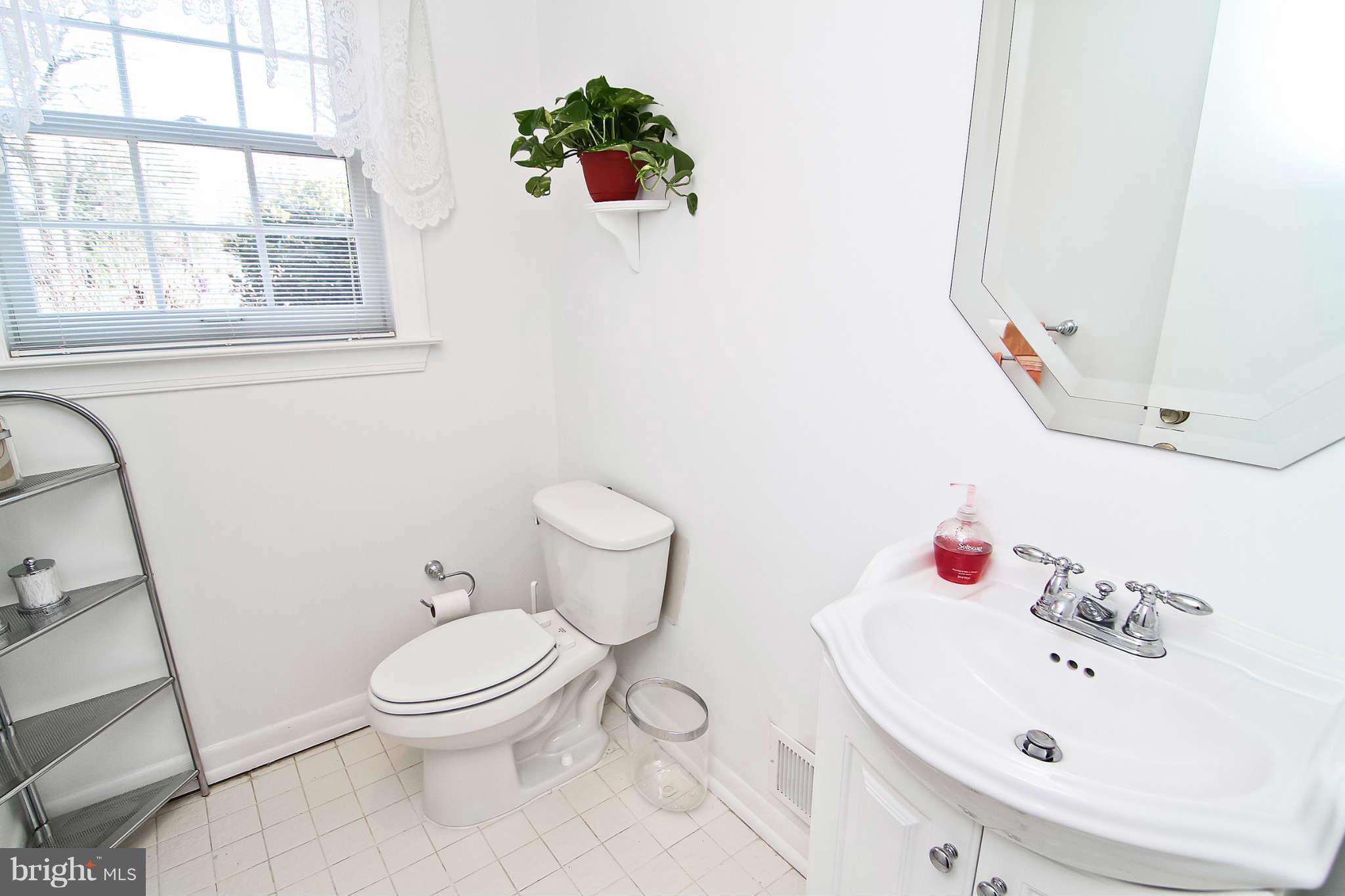 6511 Winnepeg Road Bethesda, MD 20817 - Photo 27 of 30 Bath