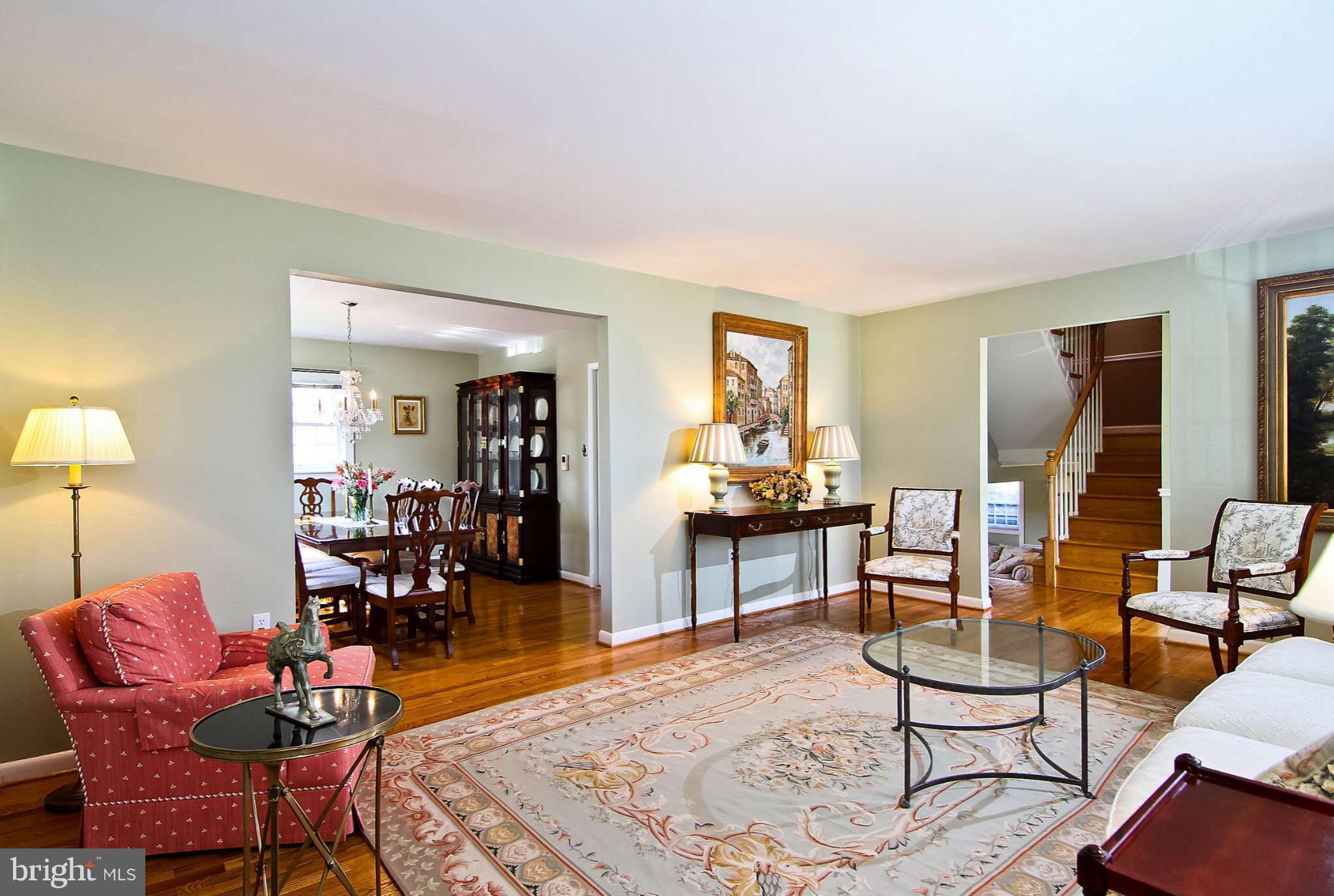 6511 Winnepeg Road Bethesda, MD 20817 - Photo 4 of 30 Living Room