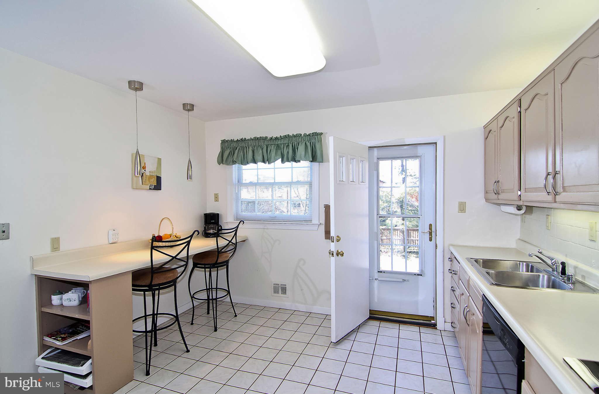 6511 Winnepeg Road Bethesda, MD 20817 - Photo 7 of 30 Kitchen