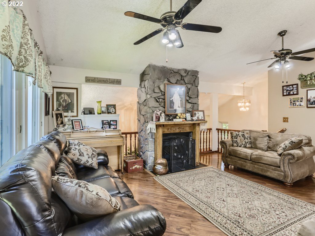 7085 Ridgegate Drive Gladstone, OR 97027 - Photo 6 of 25 Gallery Image 6