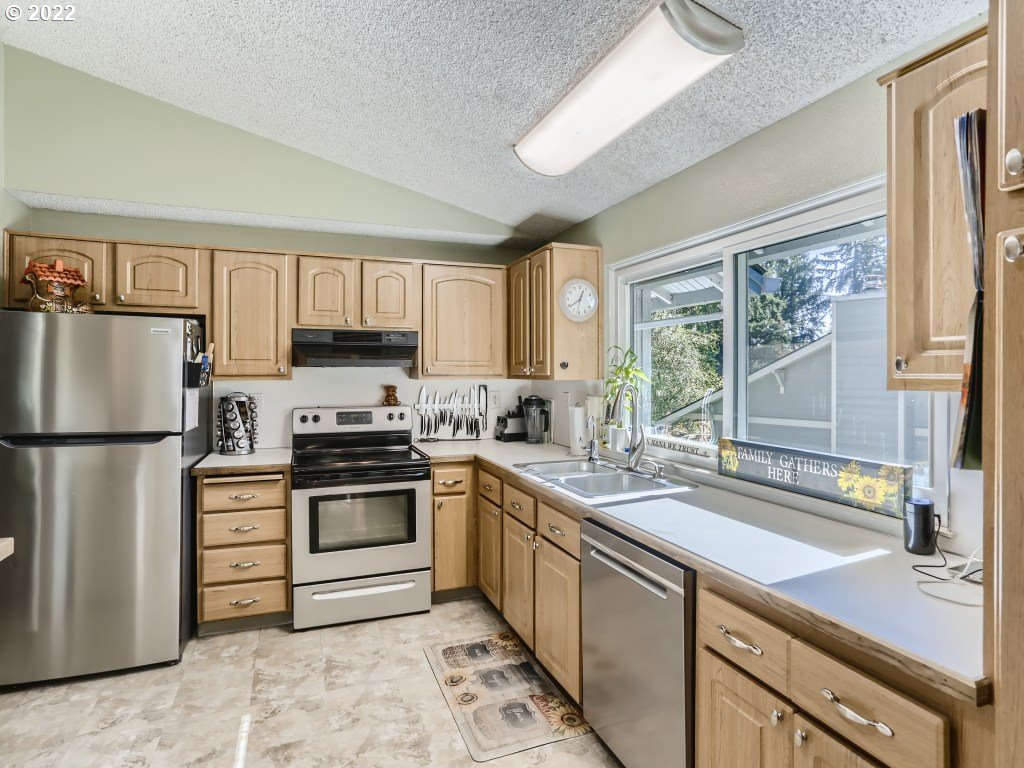 7085 Ridgegate Drive Gladstone, OR 97027 - Photo 9 of 25 Gallery Image 9