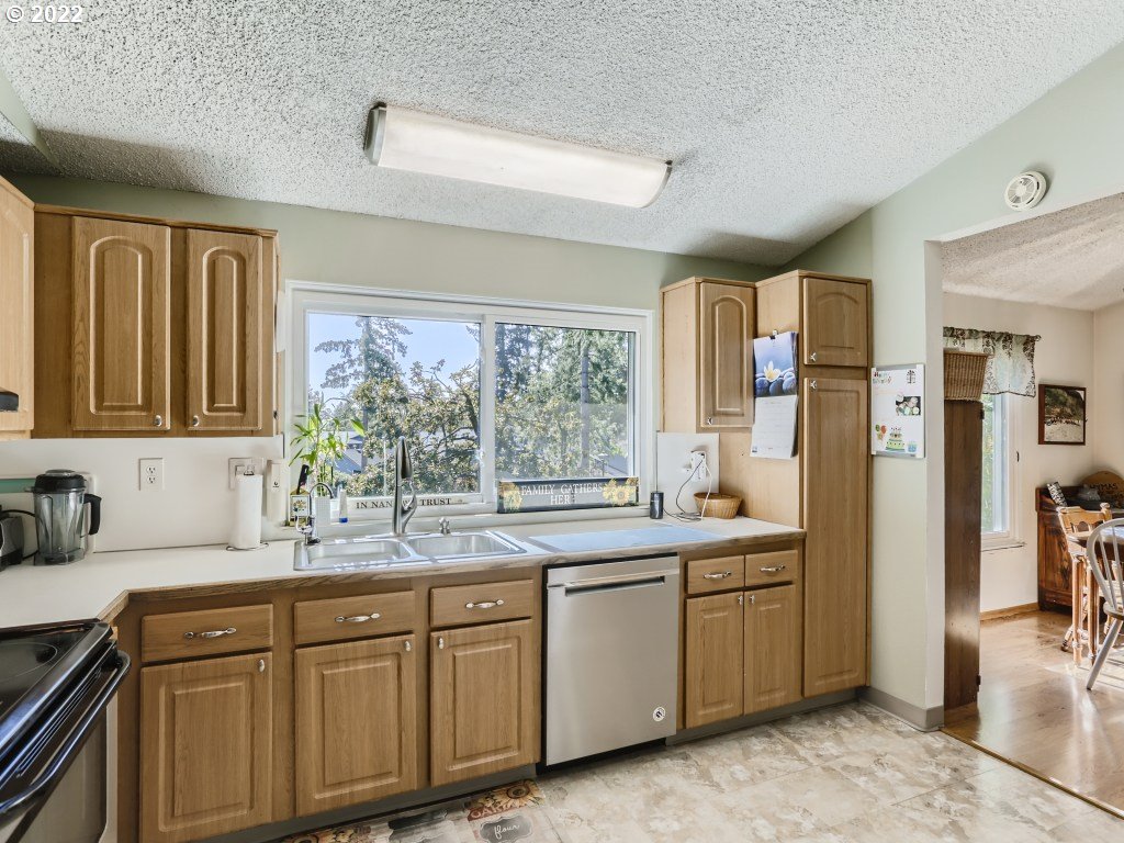 7085 Ridgegate Drive Gladstone, OR 97027 - Photo 10 of 25 Gallery Image 10