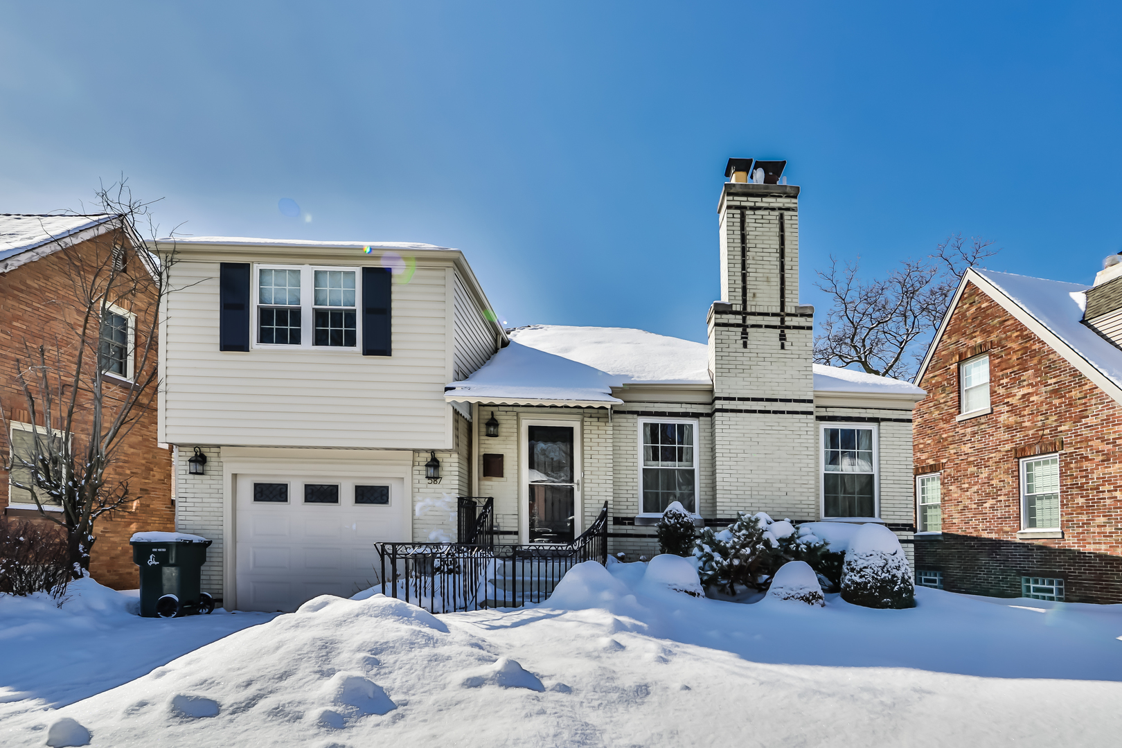 587 Selborne Road Riverside, IL 60546 - Photo 1 of 38