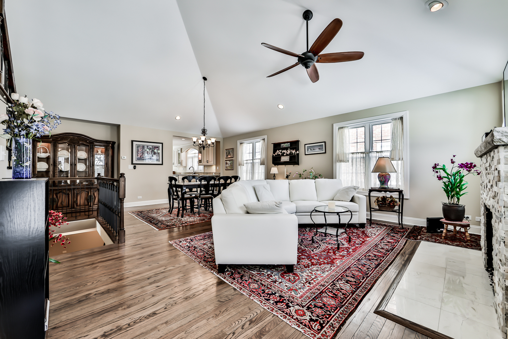 587 Selborne Road Riverside, IL 60546 - Photo 3 of 38