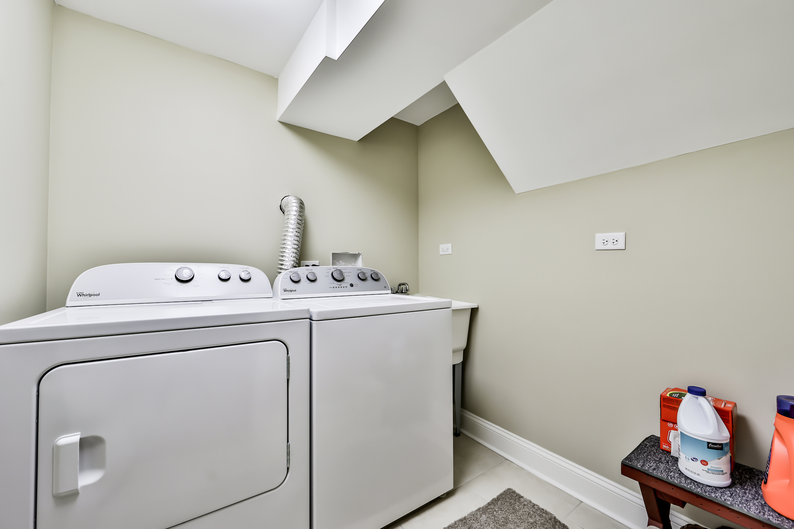587 Selborne Road Riverside, IL 60546 - Photo 30 of 38