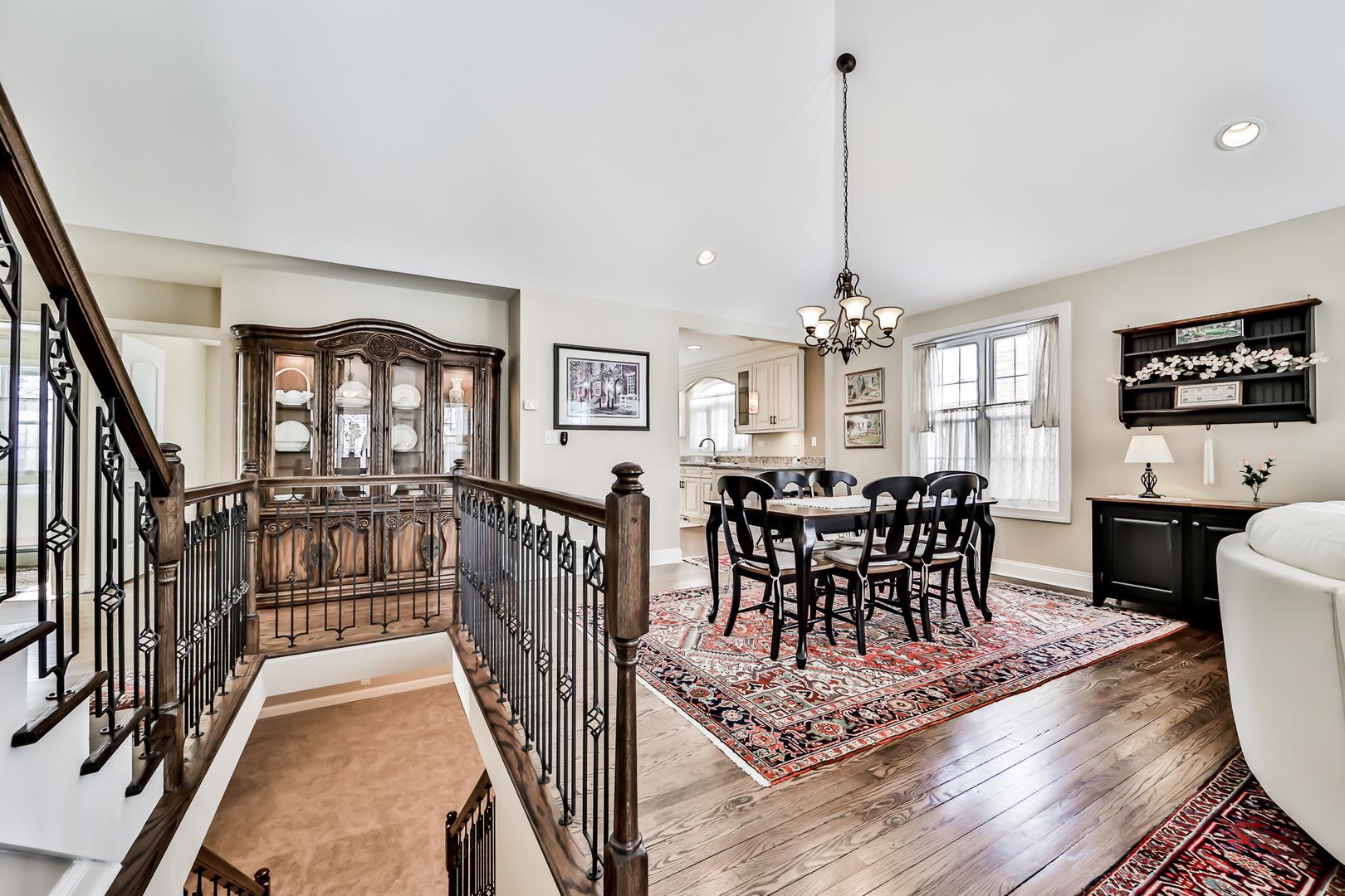 587 Selborne Road Riverside, IL 60546 - Photo 7 of 38