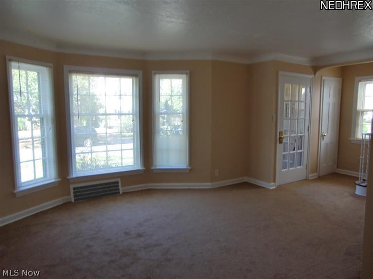 1131 Pennfield Road Cleveland, OH 44121 - Photo 4 of 23
