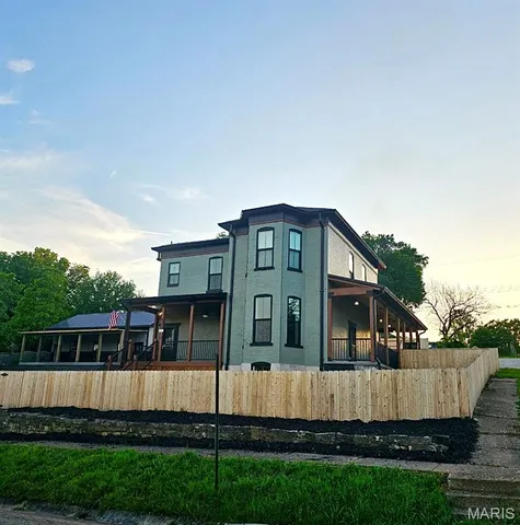 $425,000 | 422 North 2nd Street, De Soto, MO 63020