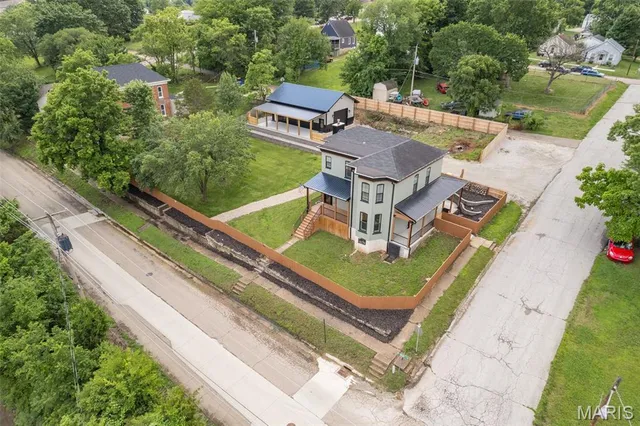 $425,000 | 422 North 2nd Street, De Soto, MO 63020