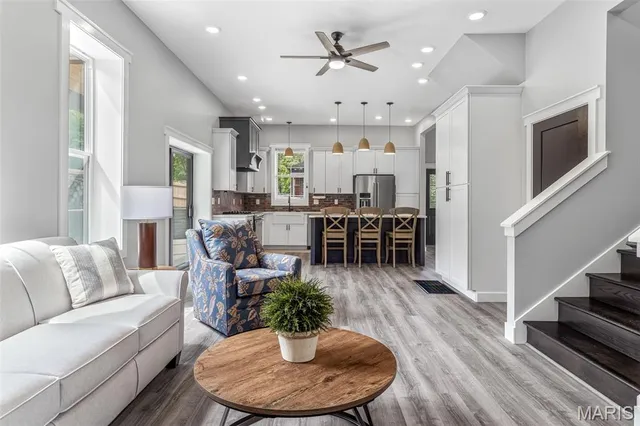 $425,000 | 422 North 2nd Street, De Soto, MO 63020